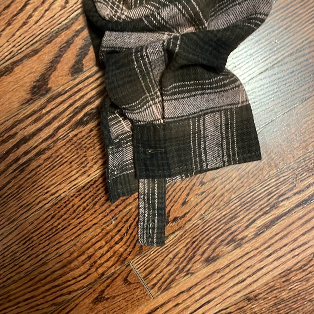 NWOT Passport women’s light flannel long sleeve button down top size M. - Picture 10 of 10